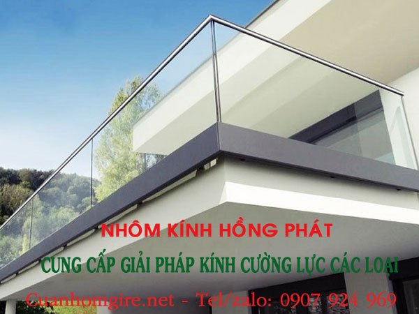 Báo giá lan can kính không trụ: Yếu tố và so sánh đơn vị 2 báo giá lan can kính không trụ