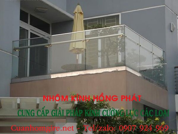 Báo giá lan can kính không trụ: Yếu tố và so sánh đơn vị 5 bao gia lan can kinh khong tru