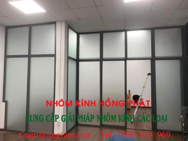 Tổng hợp các mẫu vách nhôm kính hệ 55 đẹp, giá rẻ: Xu hướng thiết kế hiện đại 2 vách nhôm kính hệ 55