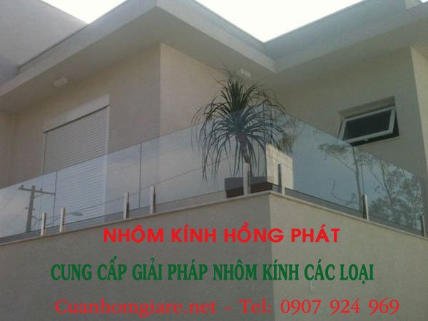 Tổng quan về Lan Can Kính Ban Công Không Tay Vịn: Xu Hướng Thiết Kế Hiện Đại 4 lan can kinh ban cong khong tay vin