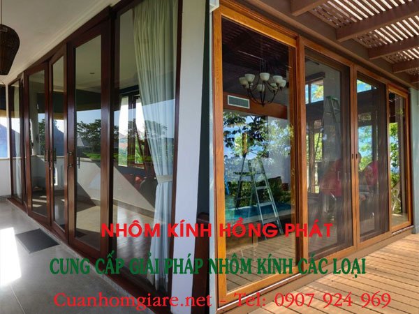 Tổng Quan Về Cửa Nhôm Kính Giả Gỗ Giá Bao Nhiêu: Xu Hướng Thiết Kế Hiện Đại 4 cua nhom kinh gia go gia bao nhieu