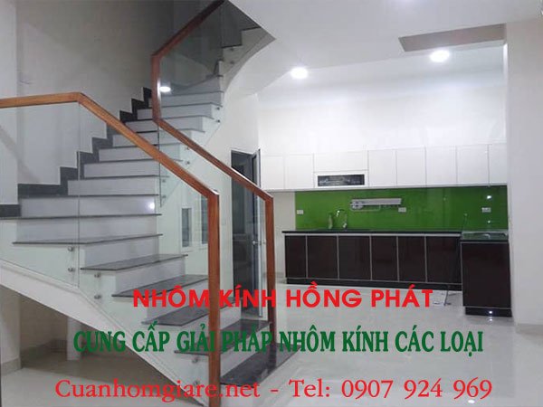 9 Mẫu cầu thang kính đẹp nhất gây choáng ngợp khiến nhà bạn sáng bừng 3 giá mẫu cầu thang kính đẹp nhất
