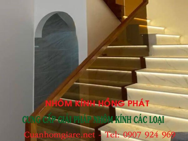 cầu thang kính trà