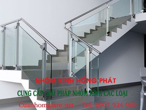 giá cầu thang kính tay vịn inox