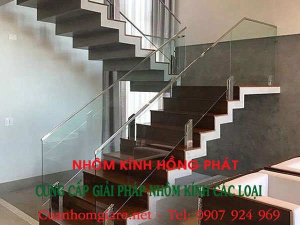 giá cầu thang kính tay vịn inox