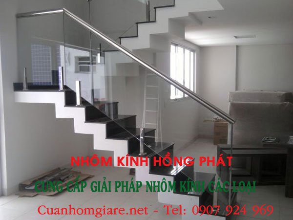 mẫu cầu thang kính tay vịn inox
