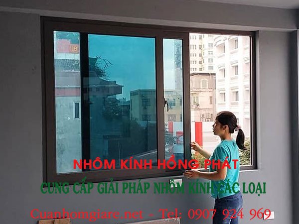 giá sửa cửa lùa nhôm