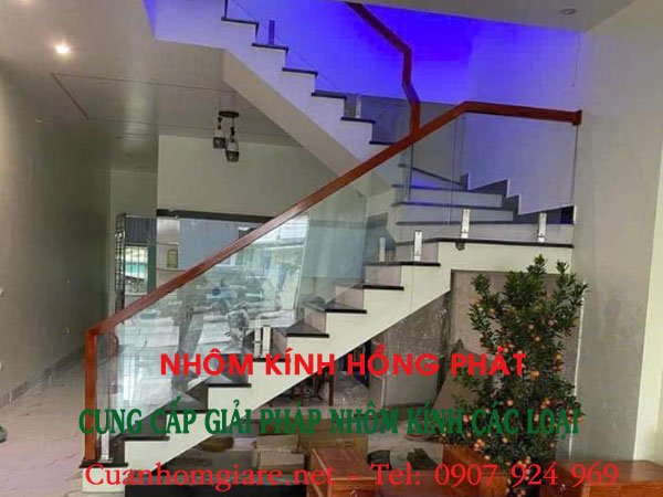 Cầu thang kính có an toàn không? Giải đáp “tất tần tật” từ chuyên gia chi tiết & mới nhất 10/2025 3 cầu thang kính có an toàn không