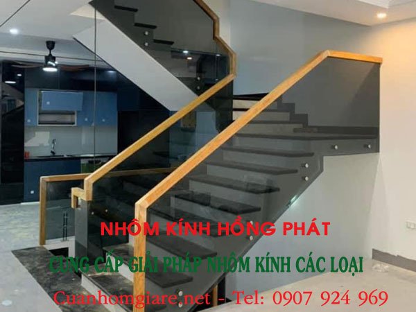 Cầu thang kính có an toàn không? Giải đáp “tất tần tật” từ chuyên gia chi tiết & mới nhất 10/2025 5 cầu thang kính có an toàn không