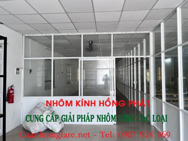 24H thi công vách nhôm kính hệ 700 trọn gói – đo miễn phí, lắp nhanh, bảo hành rõ 3 vách nhôm kính hệ 700