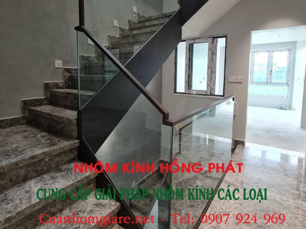 Top 5 Mẫu Cầu Thang Kính Cover Đẹp Nhất Nâng Tầm Đẳng Cấp Ngôi Nhà Bạn 3 cau-thang-kinh-cover