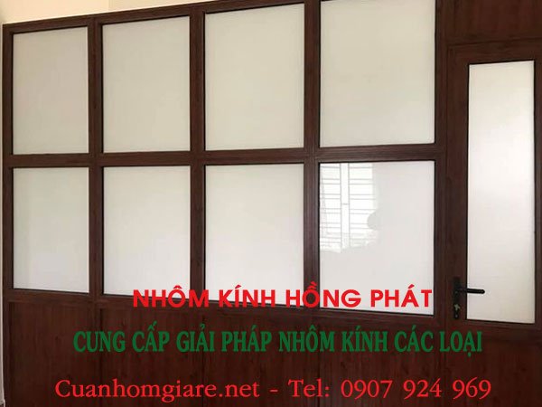 Tổng hợp 15 thiết kế vách nhôm kính chia ô chống trộm cực kỳ an toàn tại Nhôm Kính Hồng Phát 6 vach-nhom-kinh-chia-o