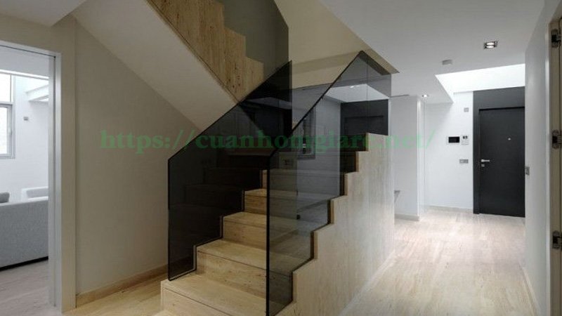 7 mẫu cầu thang kính màu đen đẳng cấp nâng tầm không gian sống. 15 cau thang kinh mau den
