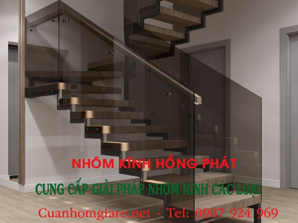 cau-thang-kinh-mau-den