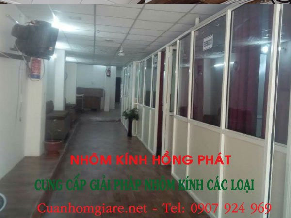 gia-vach-nhom-kinh-thuong