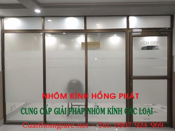 gia-vach-nhom-kinh-thuong