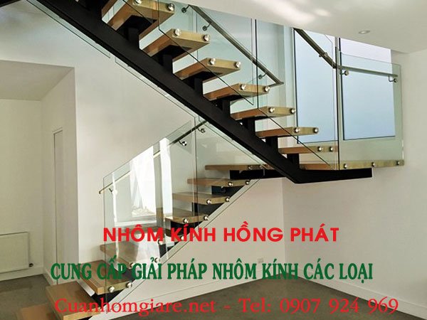 Báo giá chi tiết: Cầu thang kính cường lực giá bao nhiêu 1m2 trong năm 2026? 2 cau-thang-kinh-cuong-luc-gia-bao-nhieu