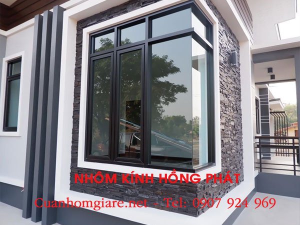 cua-nhom-xingfa-phuong-binh-tay