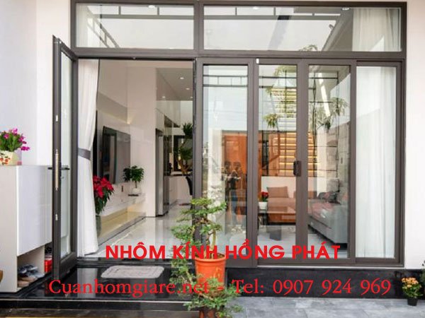cua-nhom-xingfa-phuong-binh-tay