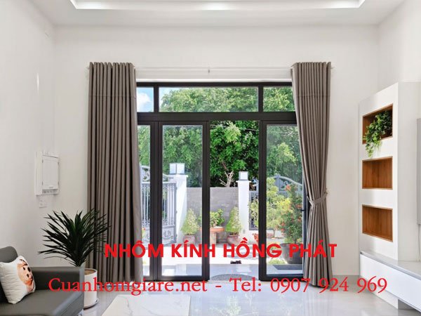 cua-nhom-xingfa-phuong-binh-tay