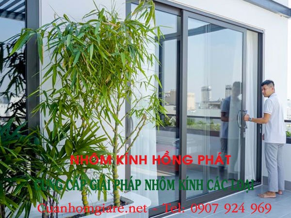 cua-nhom-kinh-gia-re-binh-thanh