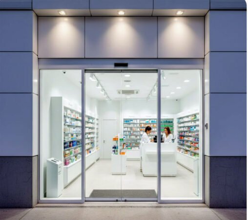 Tuyệt Đẹp: 3 Mẫu Cửa Kính Nhà Thuốc Hiện Đại Gây Sốt Khiến Khách Hàng Tin Tưởng Ngay Lập Tức! 1 cửa kính lùa tự động hiện đại và công nghệ cho nhà thuốc