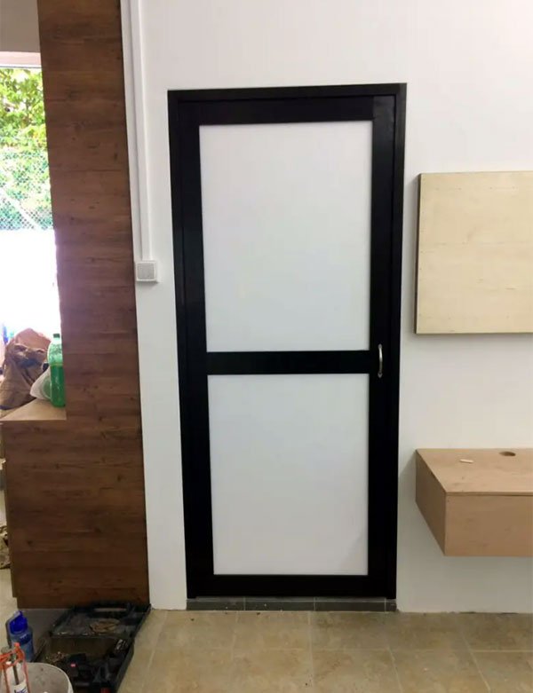 Tuyệt Đối: Cửa Nhôm Kính Mờ Toilet Tạo Sự Riêng Tư 100% – 3 Lý Do Khiến Bạn Phải Lắp Ngay Trong Năm 2026! 3 Lắp cửa kính nhôm mờ toilet giúp đảm bảo sự riêng tư